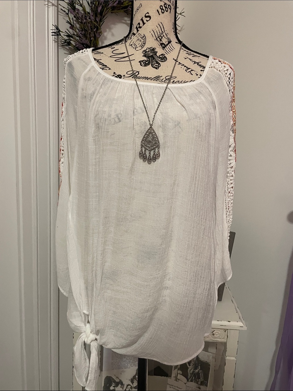 Boho Tie-Hem Women's White Crochet-Sleeve Top